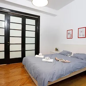 Lovely With 2 Bedrooms Appartamento